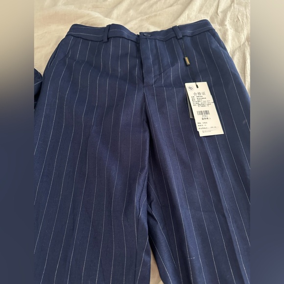 suits - Picture 3 of 8